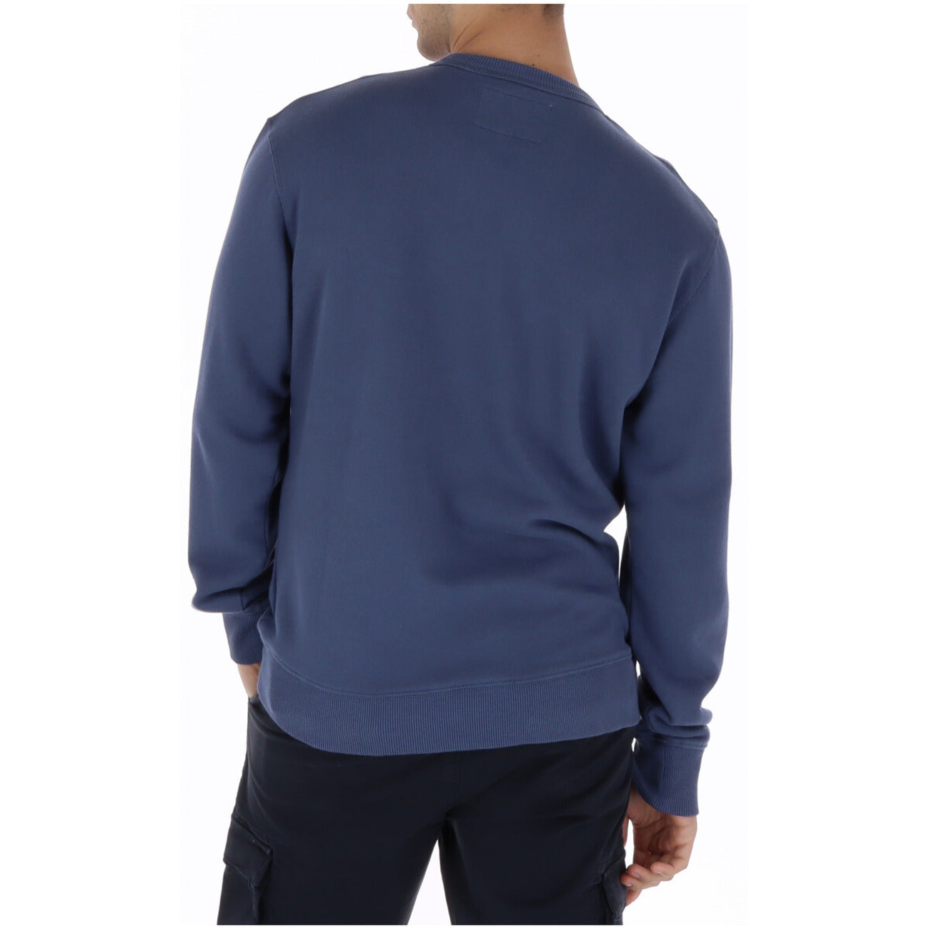 Felpa Superdry The Merchant Store; 100% Cotone Organico. Colore blu, fit ampio, stile workwear vintage. Maglia uomo girocollo, ecologica e resistente per la PE26. Vista posteriore 