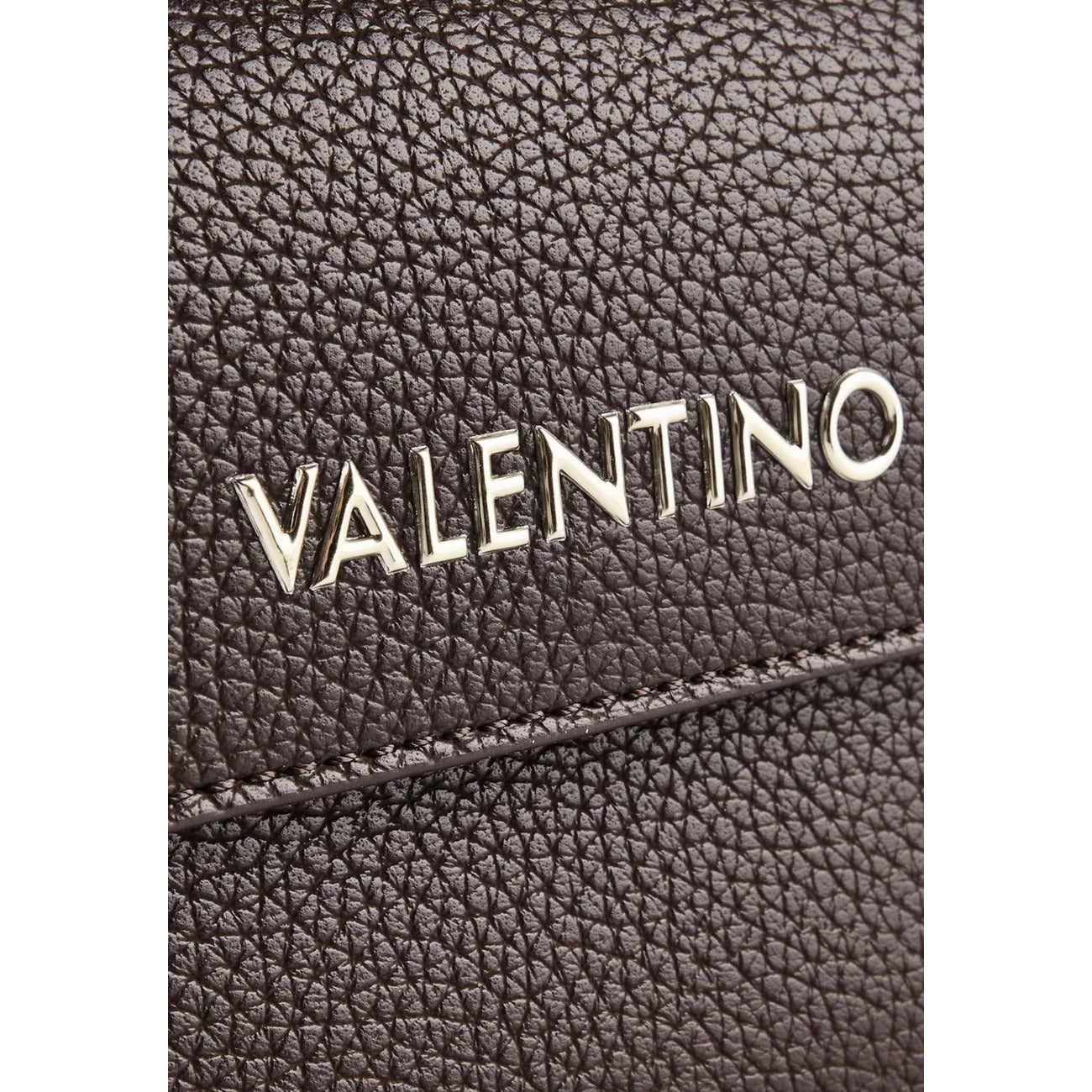 Borsa Valentino Bags Florayne marrone VBSA6608BOR. Borsetta da donna a spalla e tracolla (30x16x9 cm) a trapezio in ecopelle marrone con manico ad anello rigido, dettagli in metallo dorato e zip.