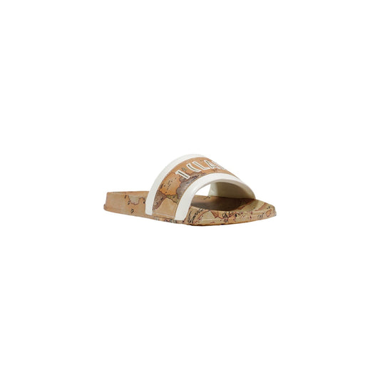 Ciabatte Geo Classic Alviero Martini Child; Beige. 100% Poliuretano leggero, fascia ampia con logo in rilievo, tacco 2 cm. L'accessorio iconico e impermeabile per le tue vacanze. Frontale laterale 