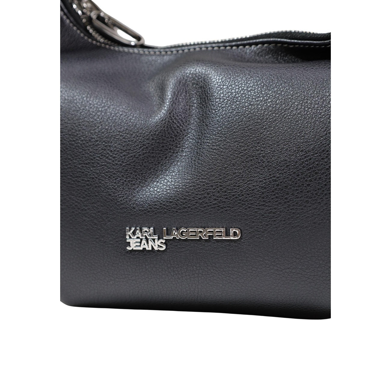 borsa hobo piccola con logo in metallo di Karl Lagerfeld Jeans, realizzata in poliuretano nero Vista frontale dettaglio logo