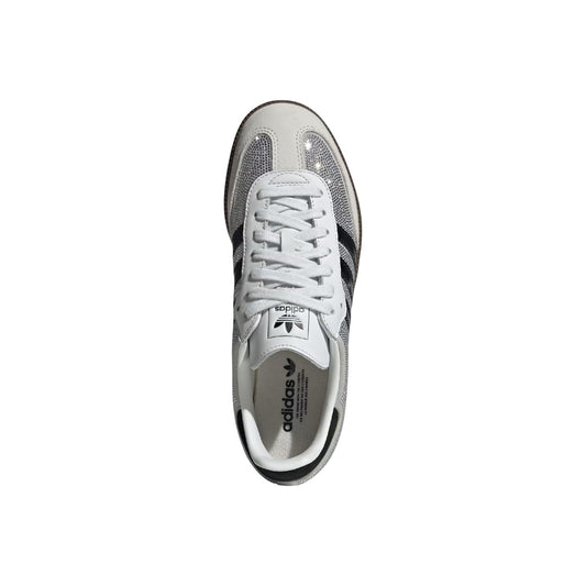 Sneakers bianche donna adidas Originals Samba OG IH9055. Scarpe da ginnastica basse in pelle bianca Crystal White con dettagli metallizzati argento Silver Metallic, scritta Samba e suola in gomma.