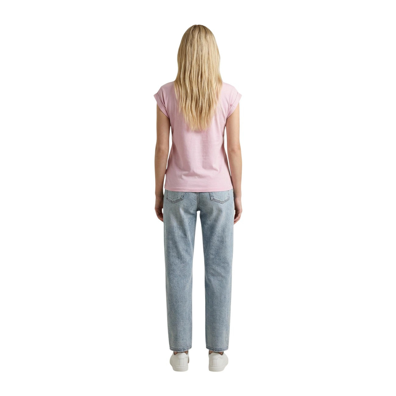 T-shirt Replay Rosa; 100% Cotone. Vestibilità slim, maniche corte, girocollo. Logo stampato, tessuto leggero ideale per la stagione calda. Stile urban-casual. Figura intera posteriore 