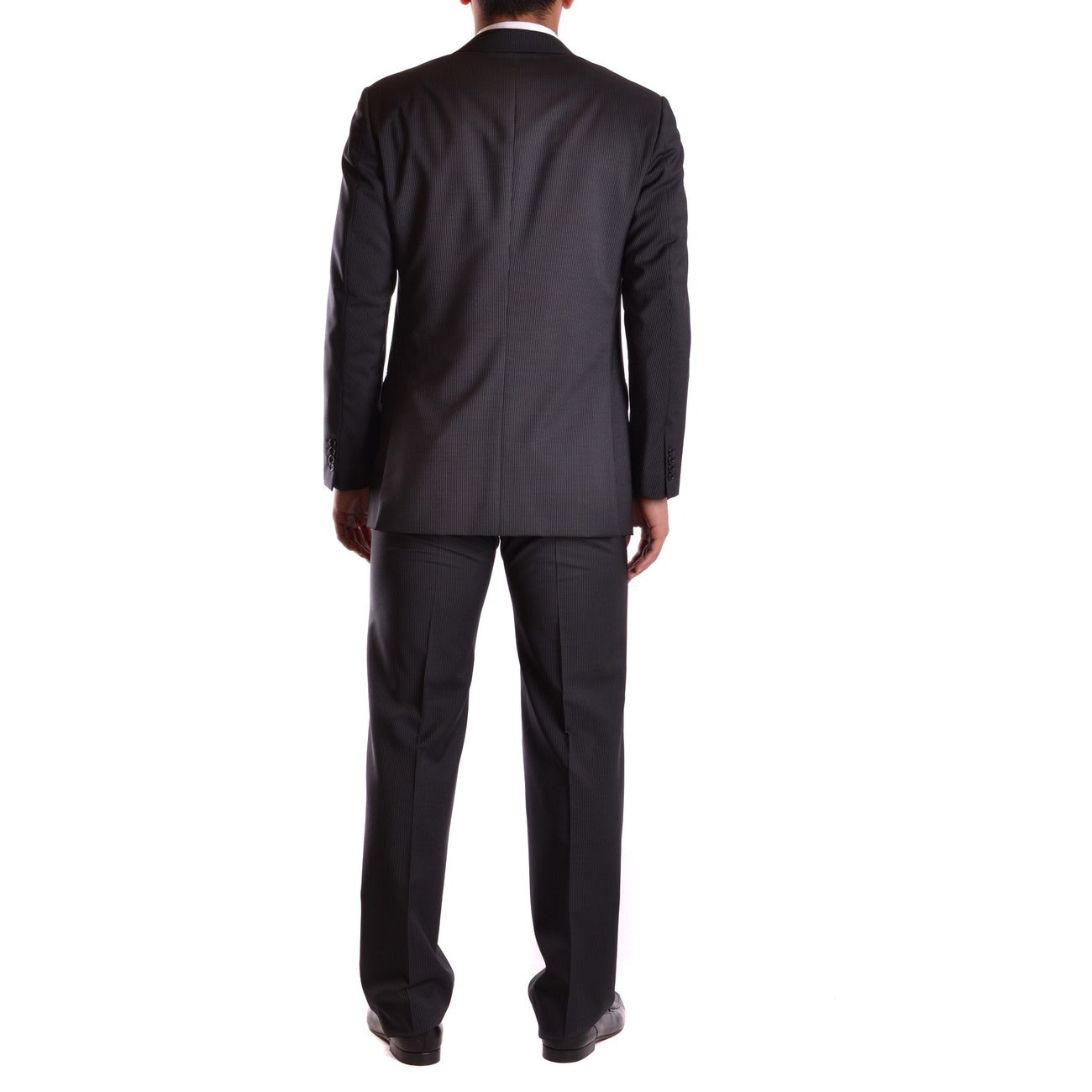 Abito Burberry Uomo Nero Gessato; Lana e Mohair. Giacca 3 bottoni, pantalone dritto, Made in Italy. Tessuto antipiega e traspirante. Perfetto per business e cerimonie. Vista posteriore 