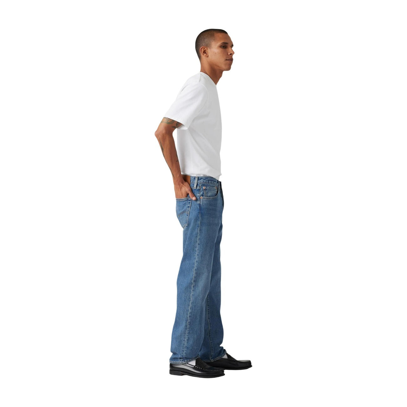 Jeans Levi's 501 uomo blu 00501-3649. Pantaloni denim classici da uomo regular fit a gamba dritta e vita regular in cotone blu con 5 tasche, chiusura con cerniera e rivetti metallici, abbigliamento casual 4 stagioni.