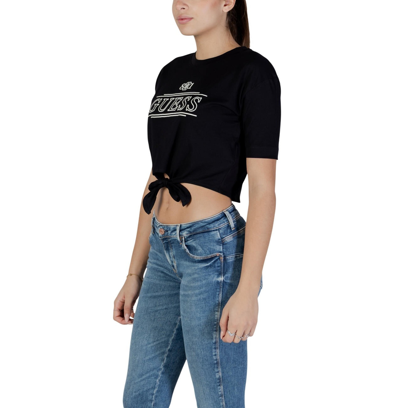 t-shirt da donna nera Guess Active MARTINA CN SS T-SHIRT V6RI14 I3Z14 in 100% cotone maniche corte, vestibilità morbida e traspirante