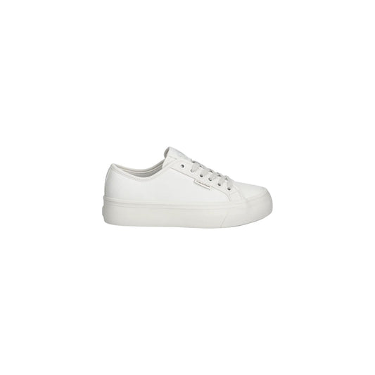 Sneakers CK Jeans Vulc Flat; 100% Pelle. Suola in gomma piatta, dettagli metallici logo, design minimal. Scarpa donna bianca versatile, comoda e di alta qualità. Vista laterale 