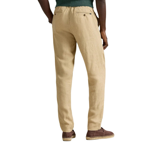 Pantaloni chino Lyle & Scott beige uomo SW1801ITA. Pantaloni estivi da uomo in 100% lino beige con coulisse in vita, vestibilità regular fit, tasche posteriori con bottone, pantaloni lunghi freschi e casual per mezza stagione e estate.