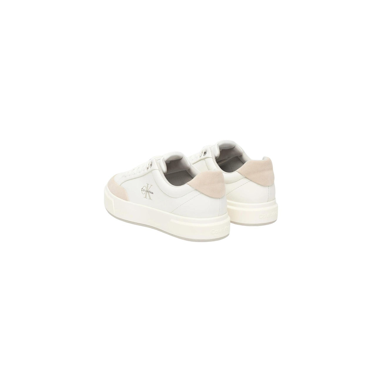 Sneakers Calvin Klein Jeans; Beige, 100% Pelle. Suola alta 4 cm, tomaia traforata traspirante, dettagli a contrasto. Stile minimale e contemporaneo, ideale per la mezza stagione. Vista posteriore 