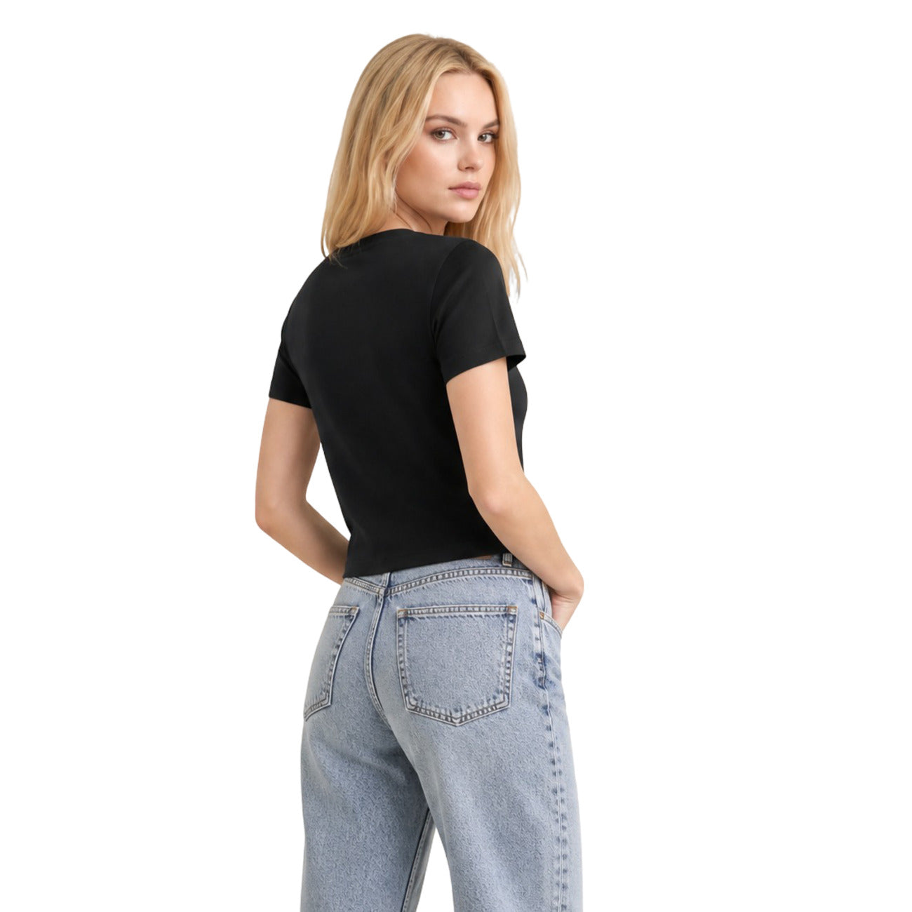 T-shirt Donna Nera Calvin Klein Jeans; 100% Cotone. Taglio dritto regolare, maniche corte e scollo a girocollo. Logo grafico Calvin Klein stampato sul petto, tessuto leggero stile casual-urban. Vista posteriore 