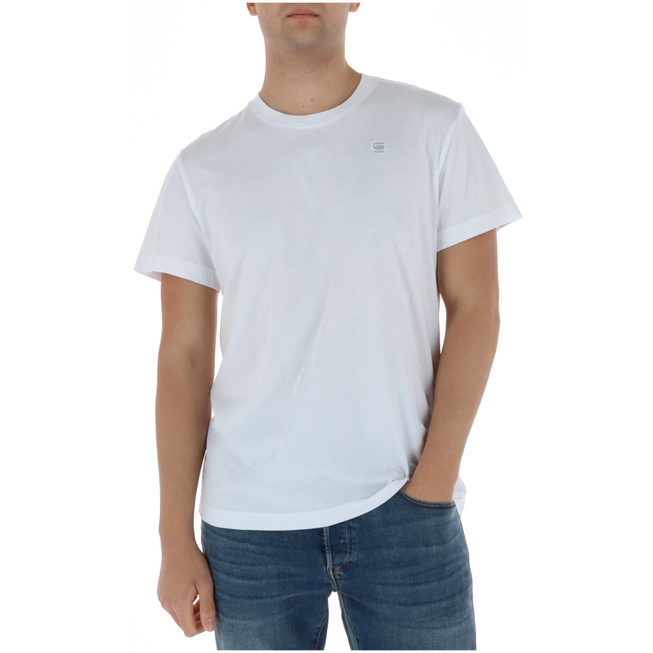G-STAR Base Tee; 100% cotone jersey, monocromo, dettaglio ricamo. T-shirt bianca di alta qualità, traspirante e resistente ai lavaggi. Vista frontale 