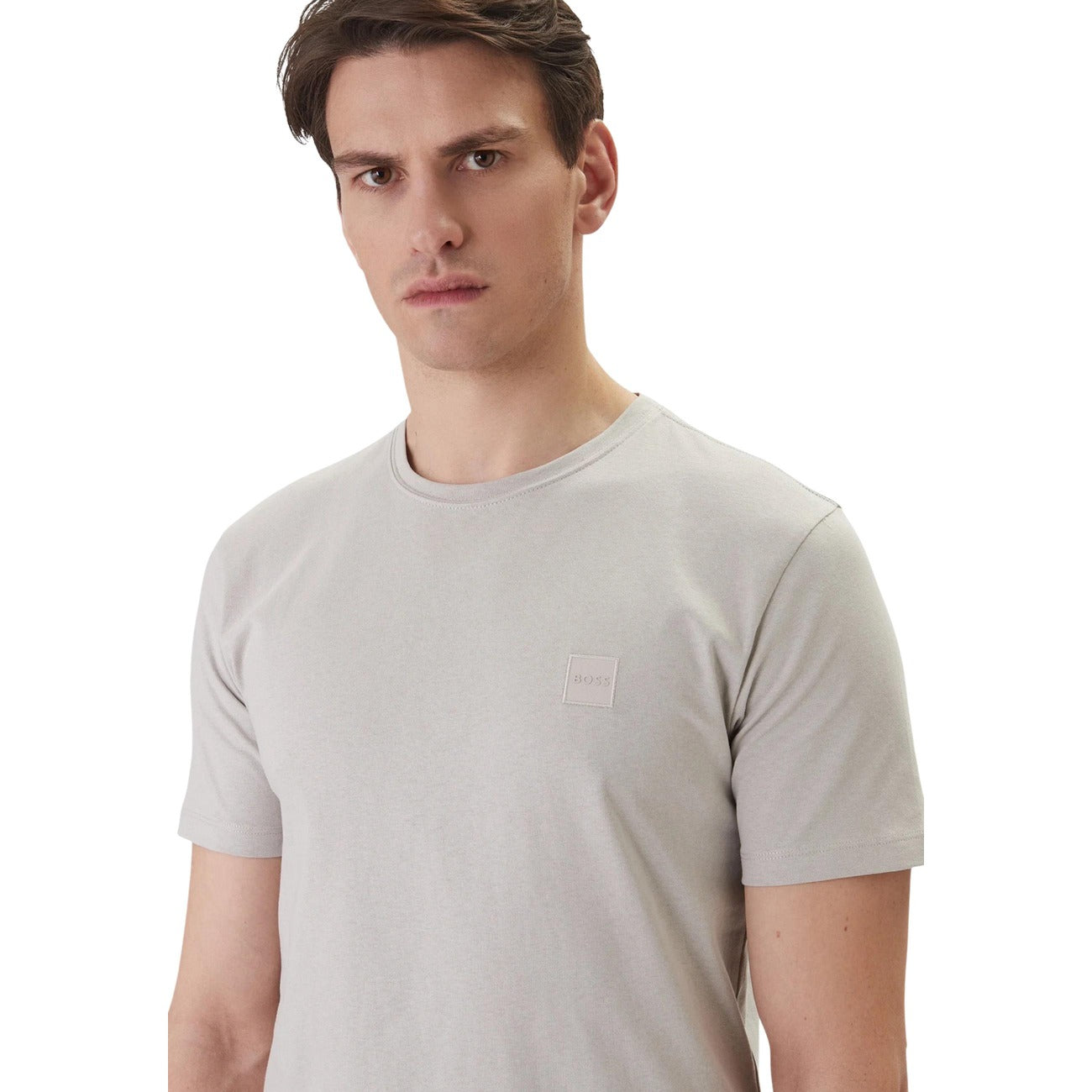 T-shirt BOSS Tales; 100% Cotone. Logo applicato sul petto, girocollo, vestibilità regular. T-shirt uomo premium dalla texture morbida e design minimalista. Colore grigio chiaro. 