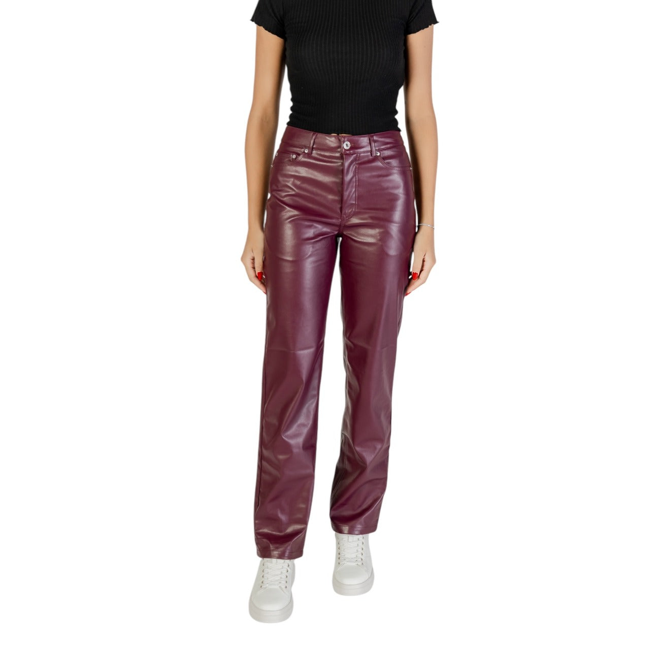 Pantaloni Only REGULAR ONLSADIE FAUX LEATHER PANTS donna bordeaux viola con zip bottone tasche anteriori posteriori 100% poliestere - vista frontale indossati da modello