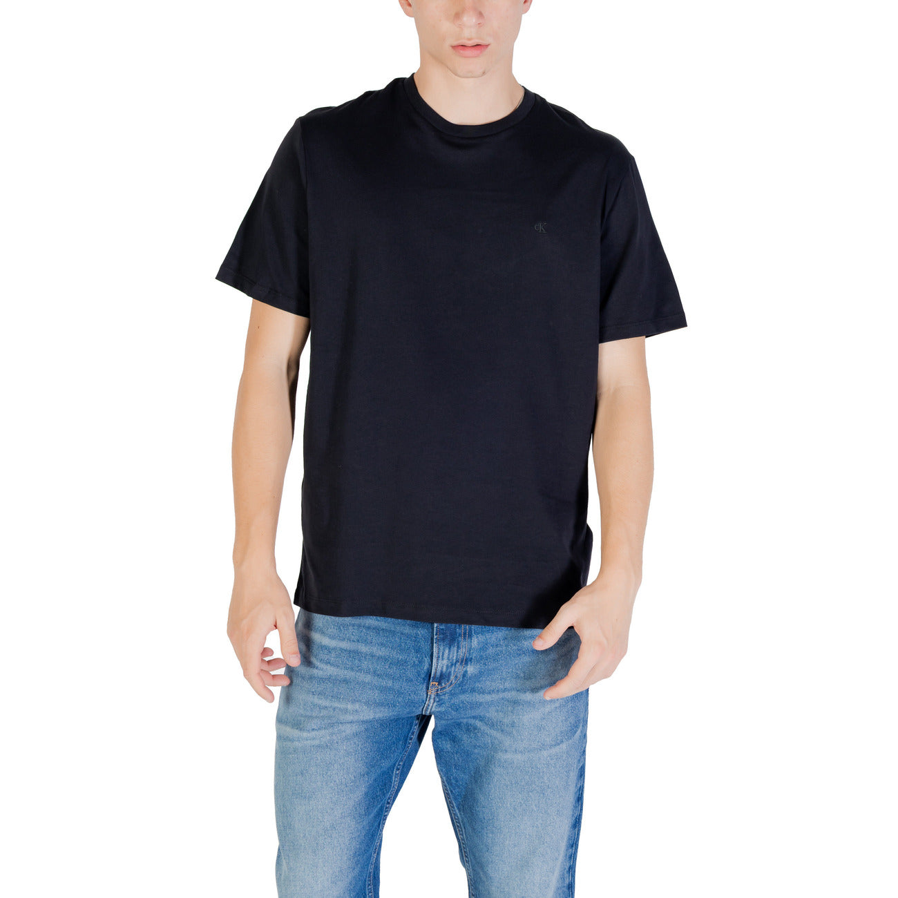 T-shirt Calvin Klein Jeans SS SMOOTH CTTN SOLID uomo navy maniche corte scollo tondo 100% cotone - vista frontale indossata da modello