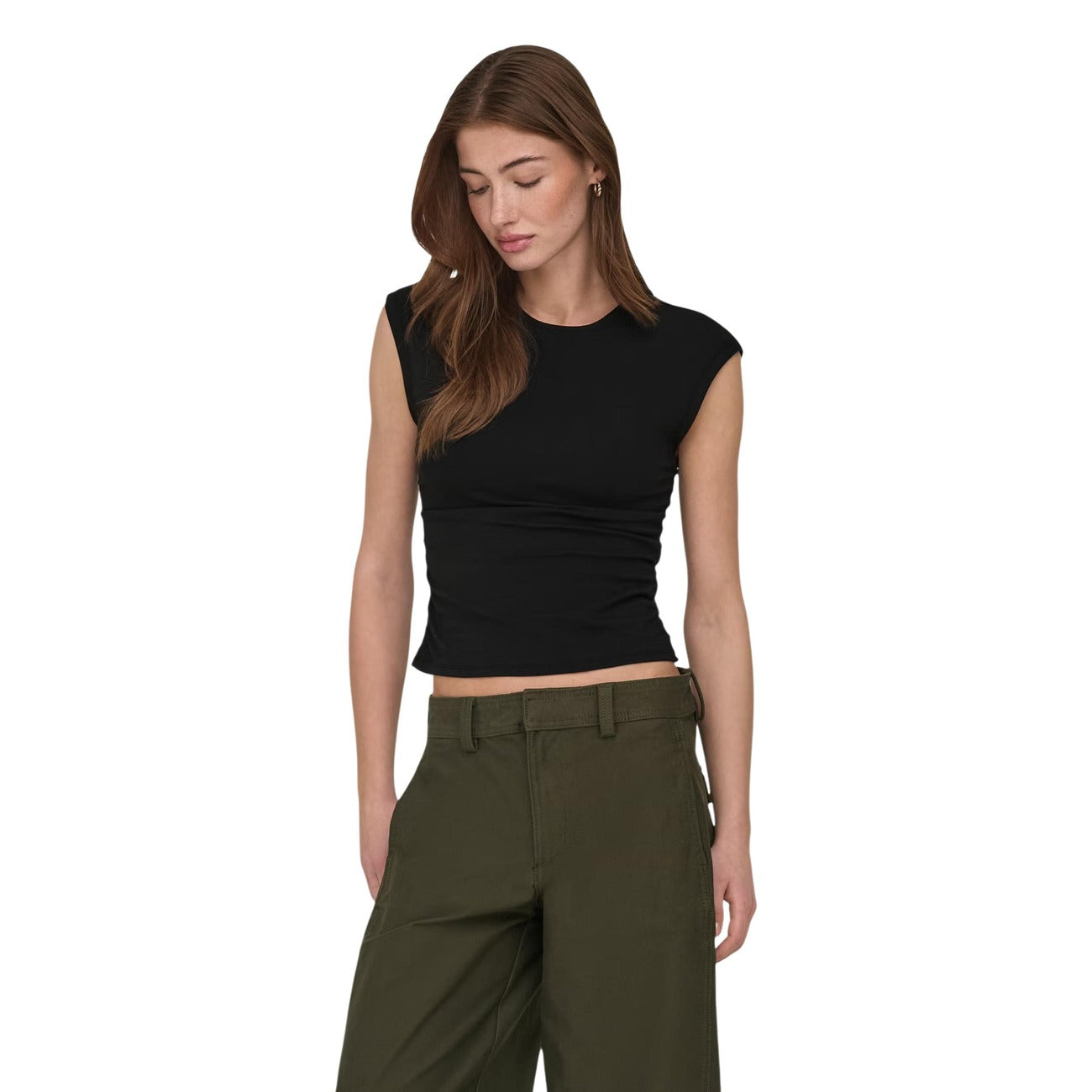 T-shirt Smanicata Nera Donna Only Onlmira Jersey; Tessuto 95% cotone e 5% elastam con spalline strutturate e girocollo. Dettaglio arricciato laterale, stile casual-elegante leggero. Vista frontale 