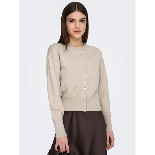 Cardigan in maglia piatta da donna Only codice 15377295 con bottoni frontali, spalle cadenti e scollo paricollo nei colori beige e marrone.