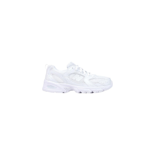 Sneakers unisex New Balance 530 bianche con tomaia in materiale sintetico e mesh traspirante. Scarpe sportive rétro running total white con suola spessa ammortizzata e piccolo logo laterale. Vista laterale 