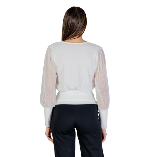 Morgan De Toi 251-TAGADO, maglia bianca donna con maniche in tulle a pois e scollo in pizzo; tessuto elasticizzato confortevole, stile romantico e contemporaneo per occasioni speciali. Vista posteriore