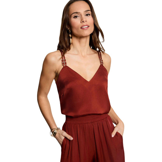Top Rosso Morgan De Toi; Spalline Gioiello. 68% Poliestere, 30% Poliestere Riciclato. Scollo a V, vestibilità aderente, tessuto leggero. Elegante e moderno, perfetto per look party e cerimonie. Frontale 