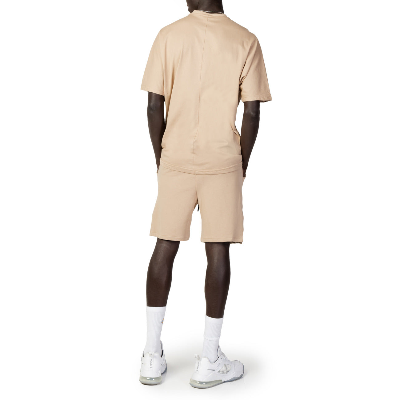 Completo shorts e t-shirt Hydra Clothing uomo beige modello NEW UNI. Tuta corta estiva stile streetwear minimalista in jersey di puro cotone con maglietta manica corta e pantaloncino con coulisse e tasche, abbigliamento casual e comodo da tempo libero.