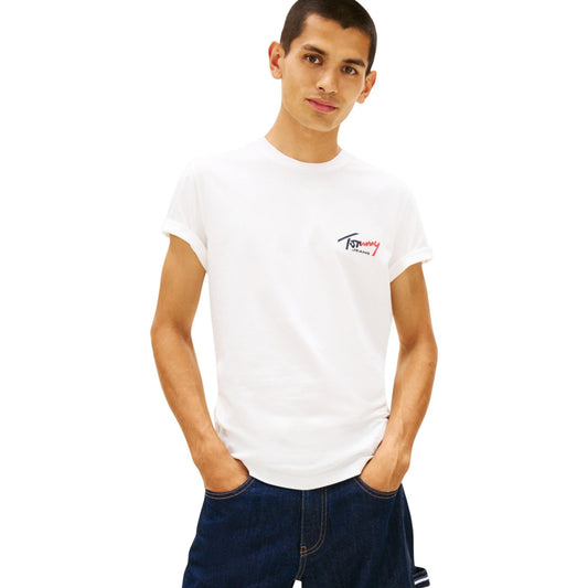 T-shirt Bianca Tommy Jeans; 100% Cotone Rigenerato. Regular fit, girocollo, maniche corte. Logo ricamato, tessuto morbido e fresco. Il basic ecosostenibile per eccellenza. Vista frontale 