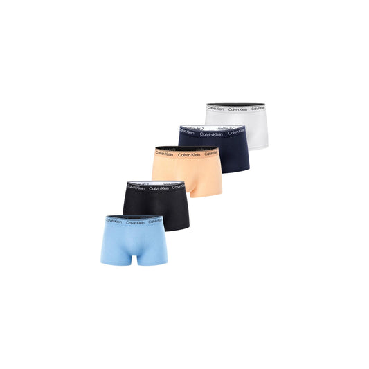 Boxer Uomo Assortiti Calvin Klein Low Rise Trunk (Pacco da 5); Tessuto elasticizzato ecosostenibile multicolore in poliestere riciclato e lycra. Taglio a vita bassa con elastico regular logato, stile casual e sportivo 4 stagioni.