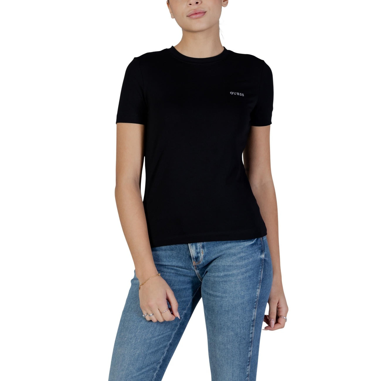 T-shirt Guess Active donna nera manica corta scollo tondo 95% cotone 5% elastan - vista frontale indossata da modello
