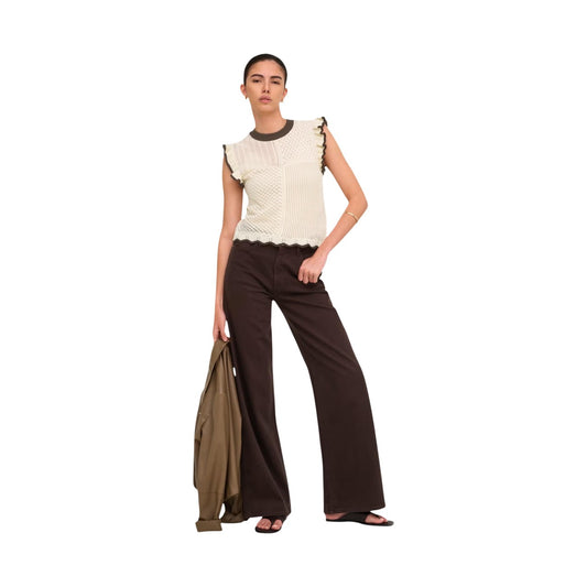 T-shirt maglia beige JDY Jacqueline De Yong 15359375. Top estivo in cotone lavorato a maglia piatta con motivo geometrico beige, girocollo e dettagli volant sulle maniche, maglietta donna casual chic primavera estate.