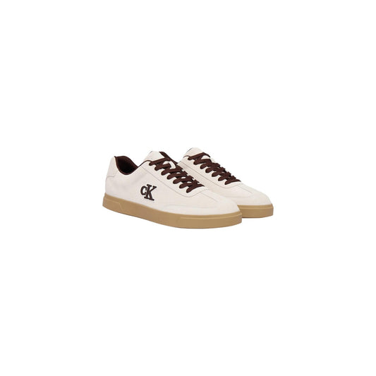 Sneaker Calvin Klein NYC; 100% Camoscio. Struttura Strobel, soletta Airfit®, suola antiscivolo. Scarpa uomo bassa, flessibile e traspirante per la PE26. Vista laterale 