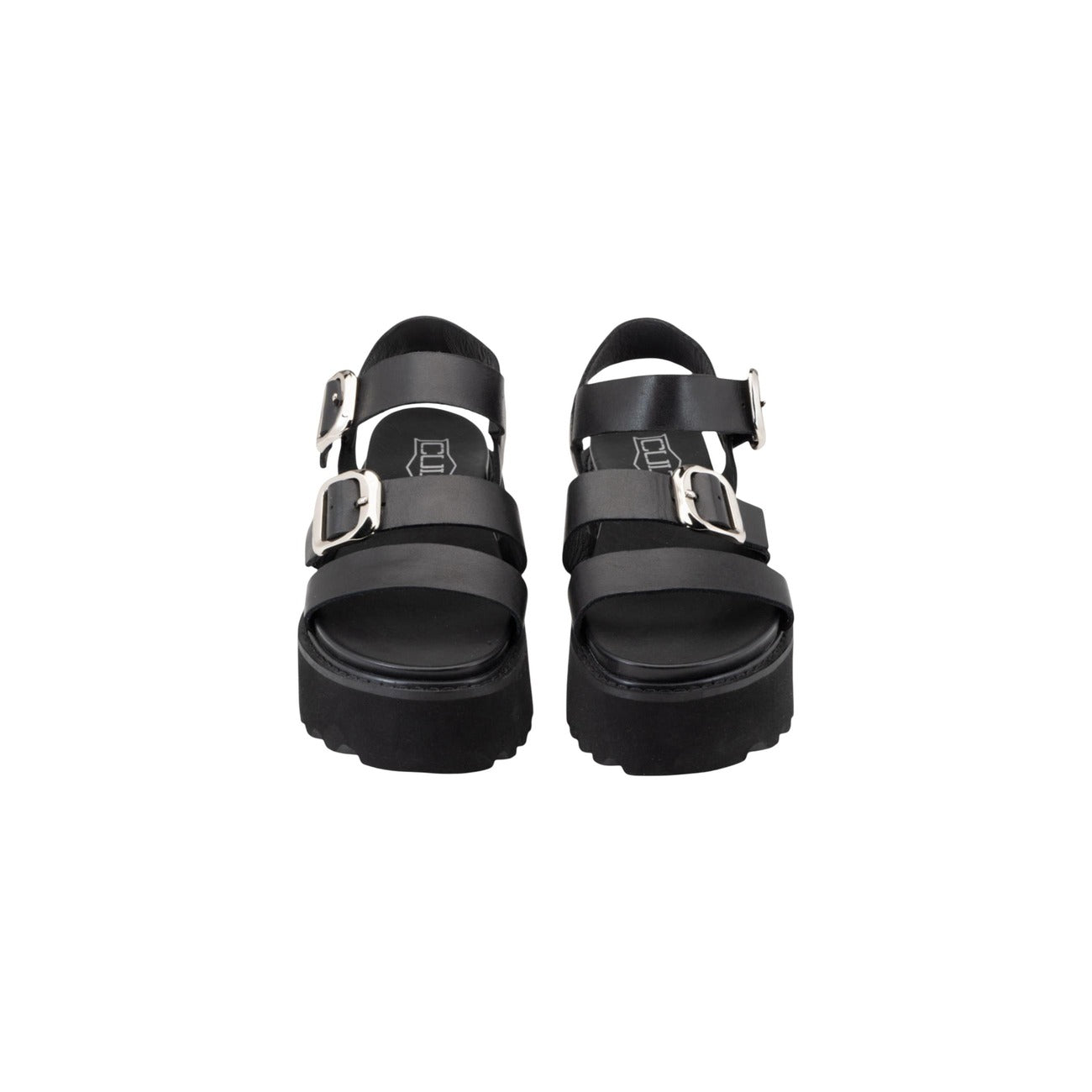 Cult Cher 4536; Sandalo Platform Nero. 100% Pelle, tacco 5 cm. Doppia fibbia in metallo, suola sagomata antiscivolo, interno in pelle traspirante. Vista frontale 