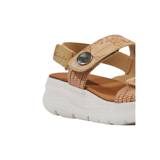 Sandali Alviero Martini H50; zeppa ergonomica, stampa Geo Classic. Doppia fascia, chiusura a strappo, mix poliuretano/tessile. Leggeri, resistenti e confortevoli per tutta la giornata.