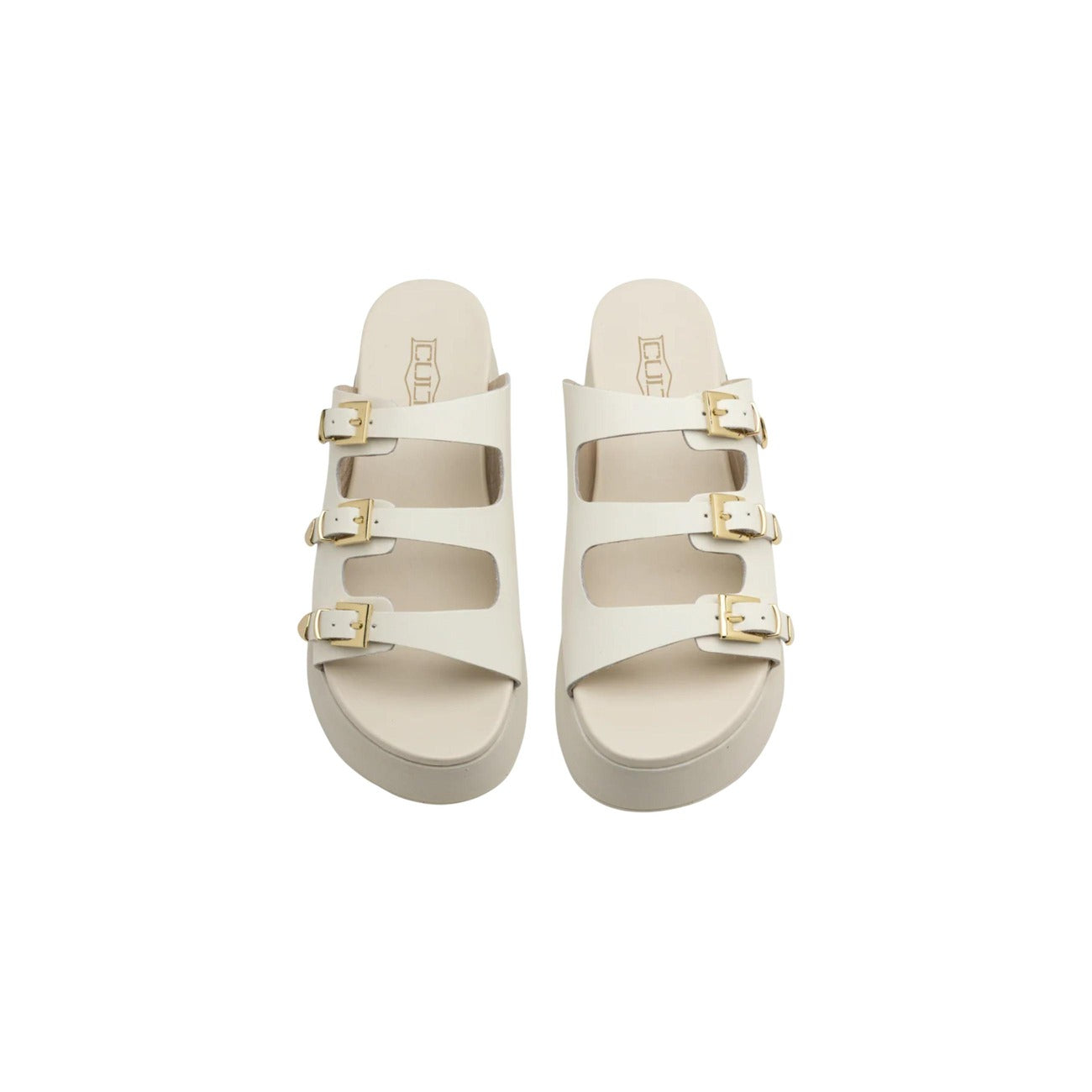 Sandali Platform Cult Janis; Bianco. 100% Pelle, tacco zeppa 5 cm. Triplo cinturino con fibbie, logo dorato laterale. Eleganti, robusti e ideali per la stagione estiva. Vista dall’alto 
