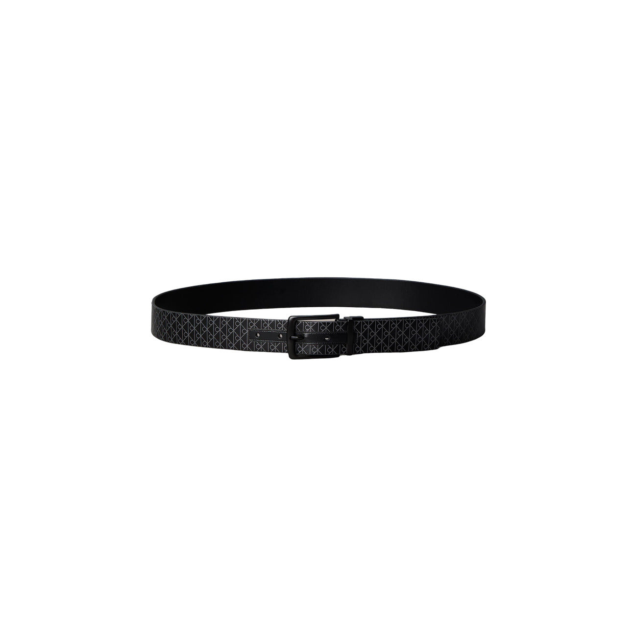 Cintura Double-Face Calvin Klein 35mm; Nero. Reversibile (liscio o stampa logo all-over), ecopelle ad alta resistenza, fibbia girevole quadrata. Lunghezza personalizzabile e tagliabile su misura. Vista chiusa 