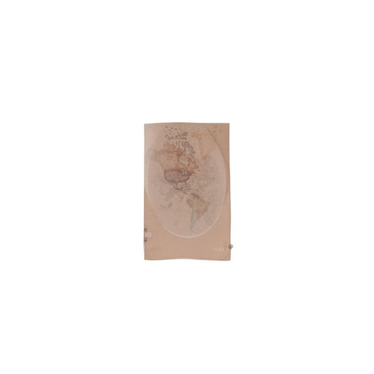 Alviero Martini S637 1840 Foulard; 100% poliestere con stampa Geo. L'accessorio iconico e multitasking per un tocco di eleganza italiana quotidiana. Colore beige 
