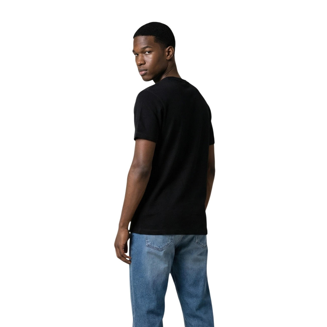 Tommy Hilfiger Jeans T-Shirt nera REGULAR FIT maniche corte Uomo. Realizzata 60% cotone organico e 40% poliestere. Vista posteriore retro