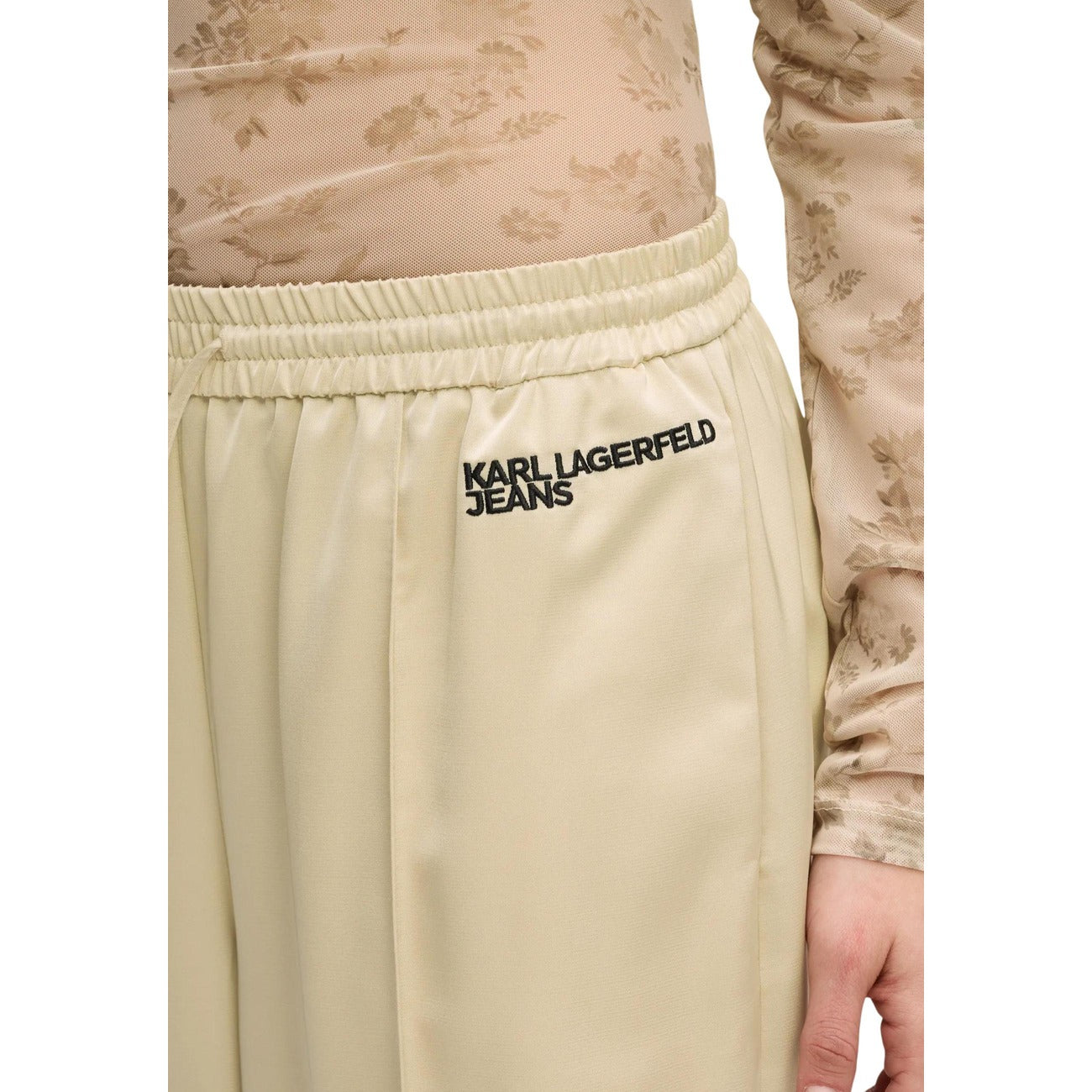 Pantaloni Palazzo Raso; 100% Poliestere. Vita elastica, cuciture pintuck, silhouette fluida. Pantalone donna elegante, luminoso e confortevole per eventi e tempo libero.