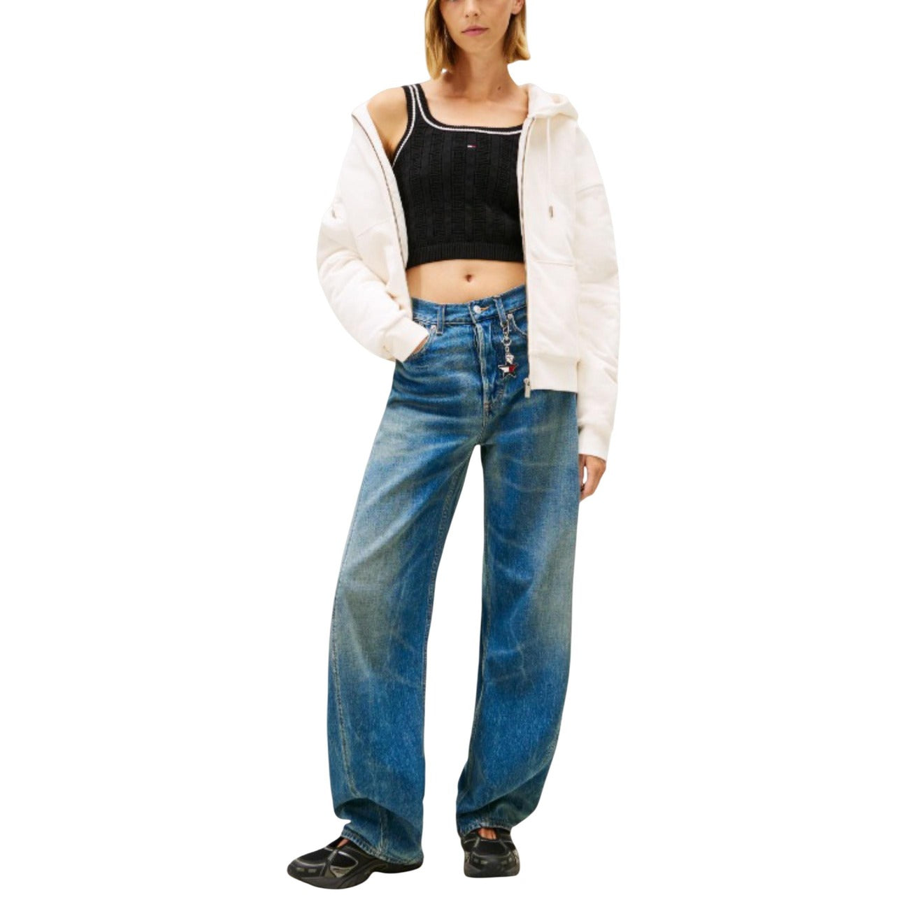 Top Tommy Hilfiger Jeans donna nero crop in maglia intrecciata spalline scollo tondo - vista frontale indossato da modello