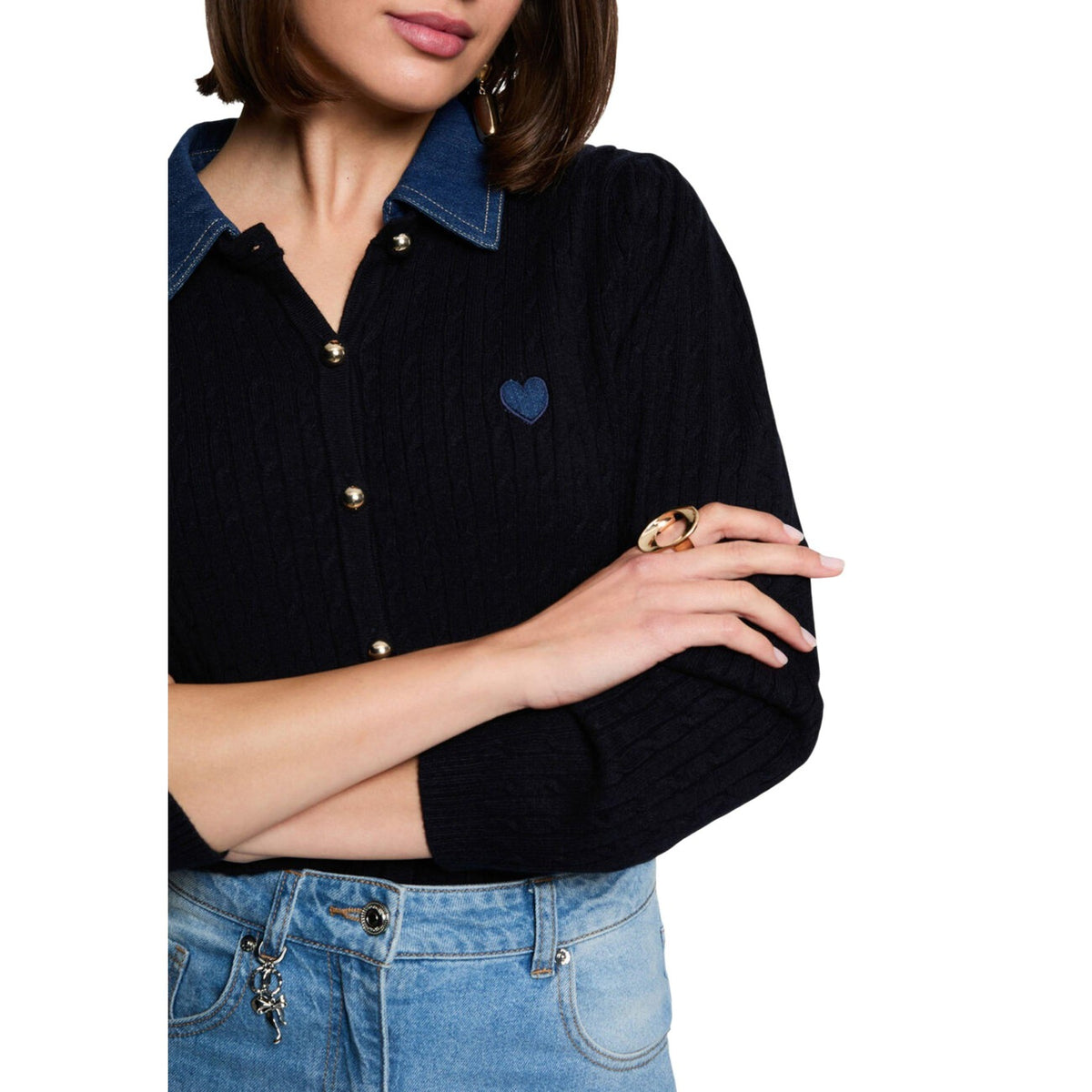 Maglione donna con colletto a revers Morgan De Toi 262-MROSALA. Maglia sottile aderente a maniche lunghe in poliestere e viscosa con bottoni frontali.