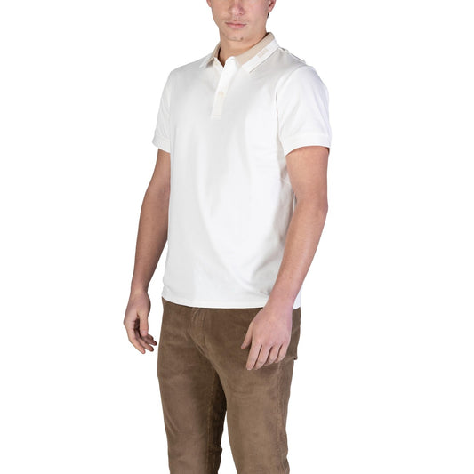 Polo Guess SS Paul; avorio. Misto cotone ed elastene. Colletto logato, chiusura a 3 bottoni, maniche corte. Comfort elasticizzato e stile iconico per il tempo libero. Frontale 