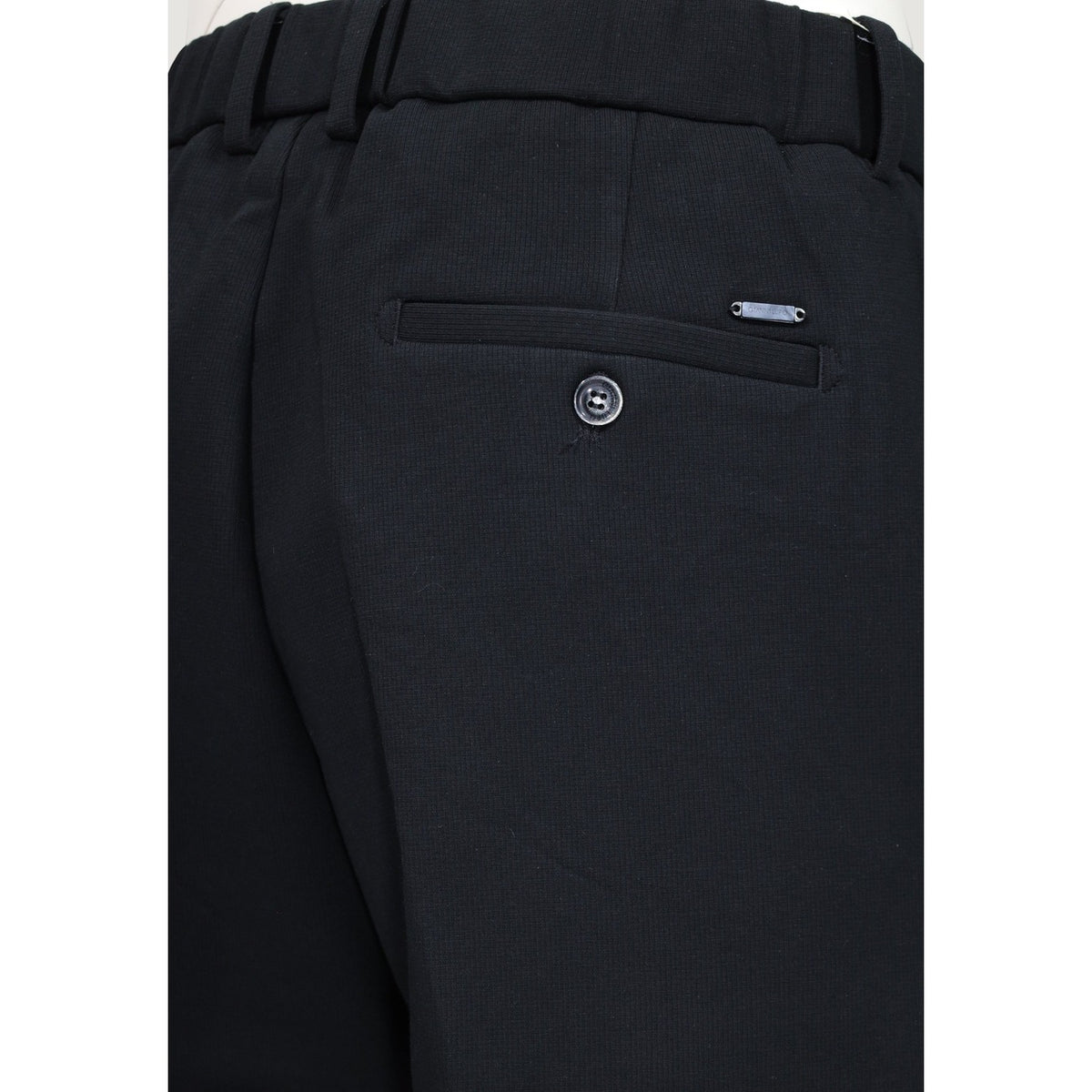Pantalone nero uomo Gianni Lupo GL5165BD-F26. Pantaloni casual quattro stagioni regular fit in tessuto elasticizzato con risvolto al fondo.