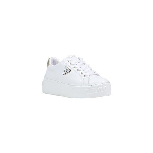 Sneakers Guess Amera Platform; 100% Poliuretano. Suola alta, logo triangolare metallico, dettaglio tallone lucido. Sneakers donna stabili, eleganti e facili da pulire per la stagione PE26. Vista frontale 