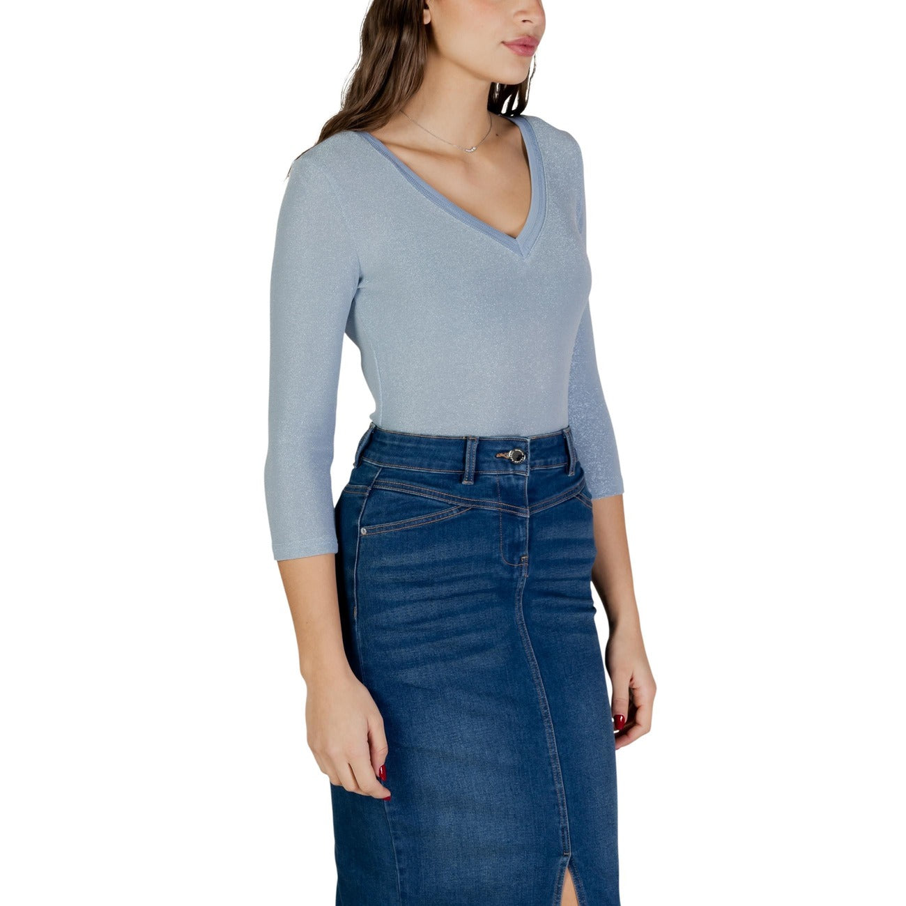 T-shirt Morgan De Toi donna azzurra manica lunga scollo a V profondo 86% poliammide 11% sintetico 3% elastan - vista laterale indossata da modello
