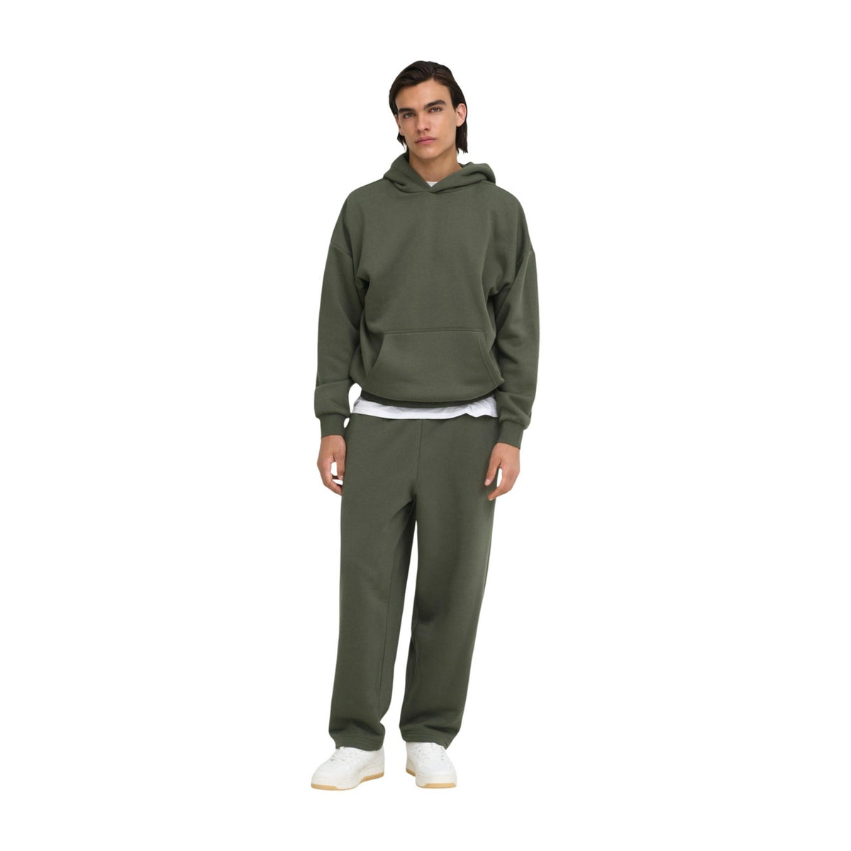 Felpa oversize grigia uomo con cappuccio Only & Sons 22036786. Felpa grigio beluga in cotone e poliestere con tessuto interno spazzolato e tasca a canguro.