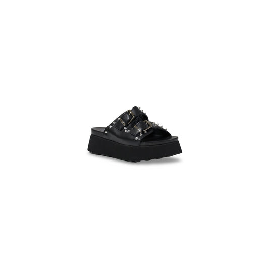 Cult Janis 3146 W; Sandalo Platform Nero. 100% Pelle, tacco 5,5 cm. Suola robusta, fibbie regolabili, stile casual-rock. Must-have estate 2026. Vista frontale laterale 