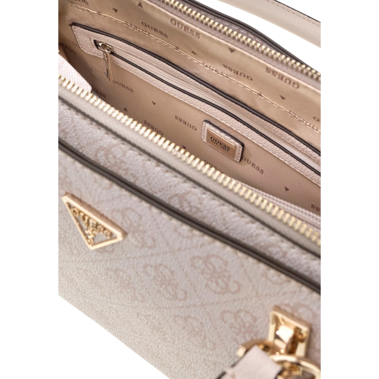 Borsa Satchel Bianca Grande Donna Guess Noelle II; Misure 31x20x13 cm. Tessuto 100% poliuretano con stampa logo, doppi manici, tracolla rimovibile e chiusura con cerniera. Triangolo logo in metallo dorato e tasca posteriore, stile elegante Primavera-Estate. Vista aperta 