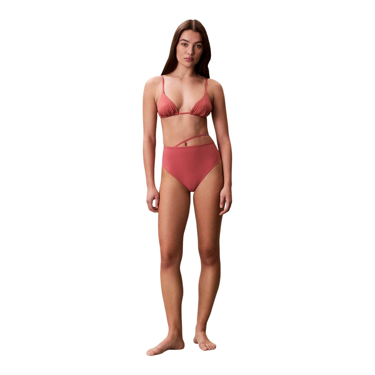 Slip Bikini Vita Alta Calvin Klein; Rosa. Tessuto asciugatura rapida, cintura asimmetrica con logo metallico. Interamente foderato, vestibilità modellante e stile ricercato. Figura intera 