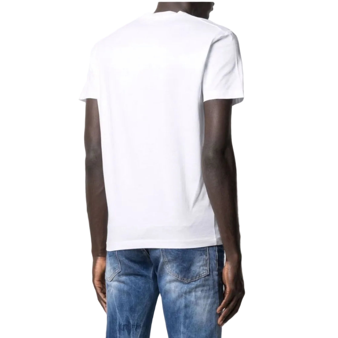 Dsquared2 T-Shirt Wash Cool Fit Macho in jersey di cotone manica corta Uomo V_32289 Vista frontale indossata da modello 