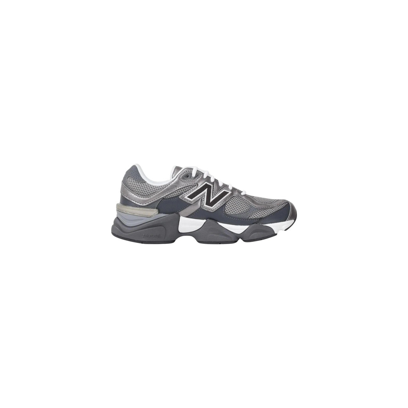 Sneakers New Balance 9060; 100% Sintetico High-Tech. Suola ammortizzata, design traspirante, logo laterale. Scarpa unisex leggera, stabile e iconica per la stagione PE26. Vista laterale 