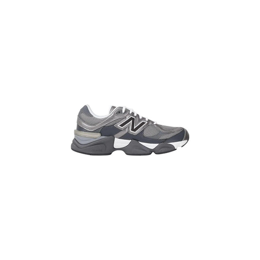 Sneakers New Balance 9060; 100% Sintetico High-Tech. Suola ammortizzata, design traspirante, logo laterale. Scarpa unisex leggera, stabile e iconica per la stagione PE26. Vista laterale 