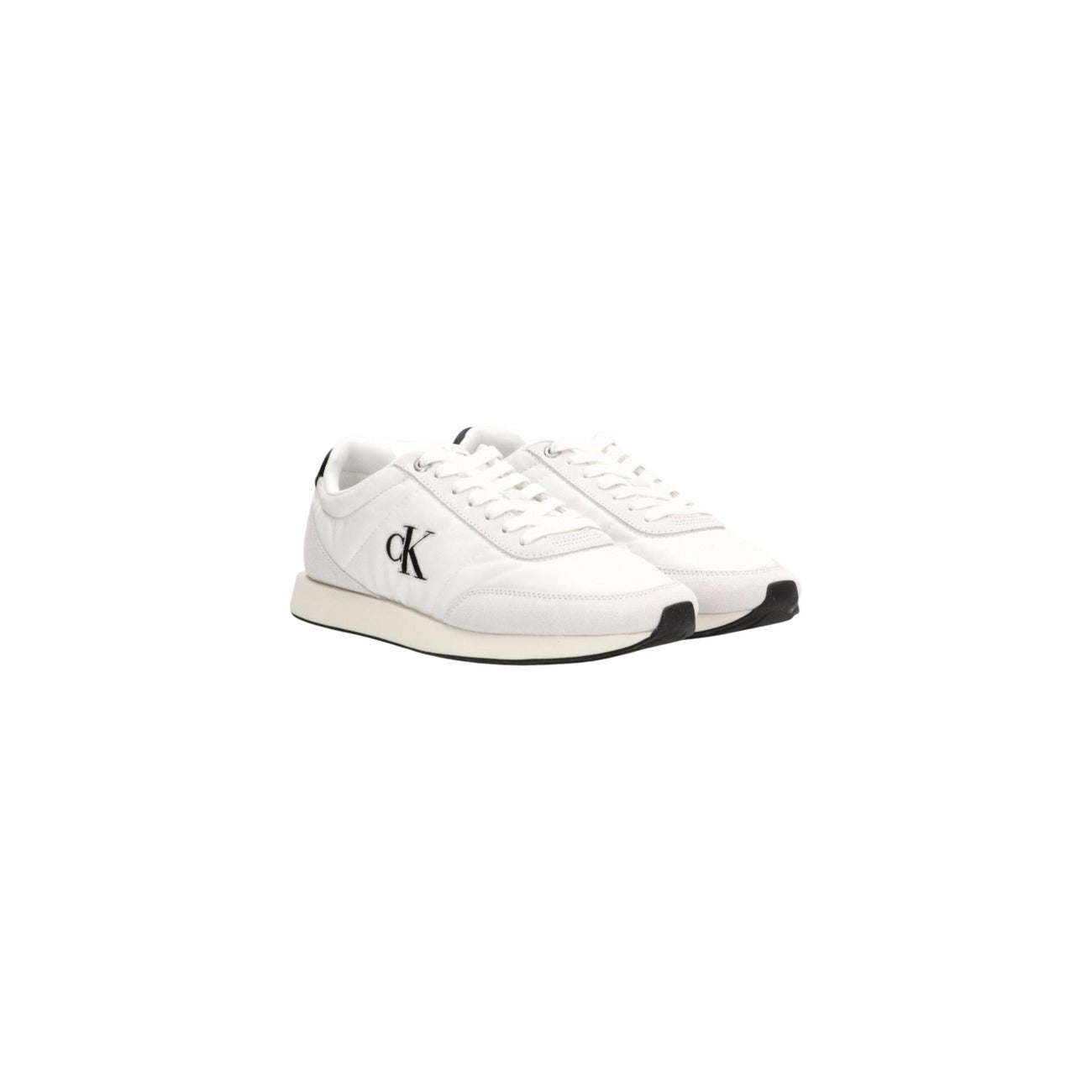 sneaker bassa Calvin Klein Jeans Retro Runner di colore bianco brillante/nero Vista frontale laterale 