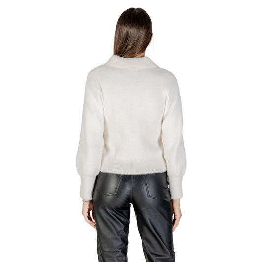 Cardigan panna donna Morgan De Toi 232-MDOMI. Maglioncino corto aperto con cerniera, collo a revers, maglia morbida soffice e taschino decorativo con bottone.